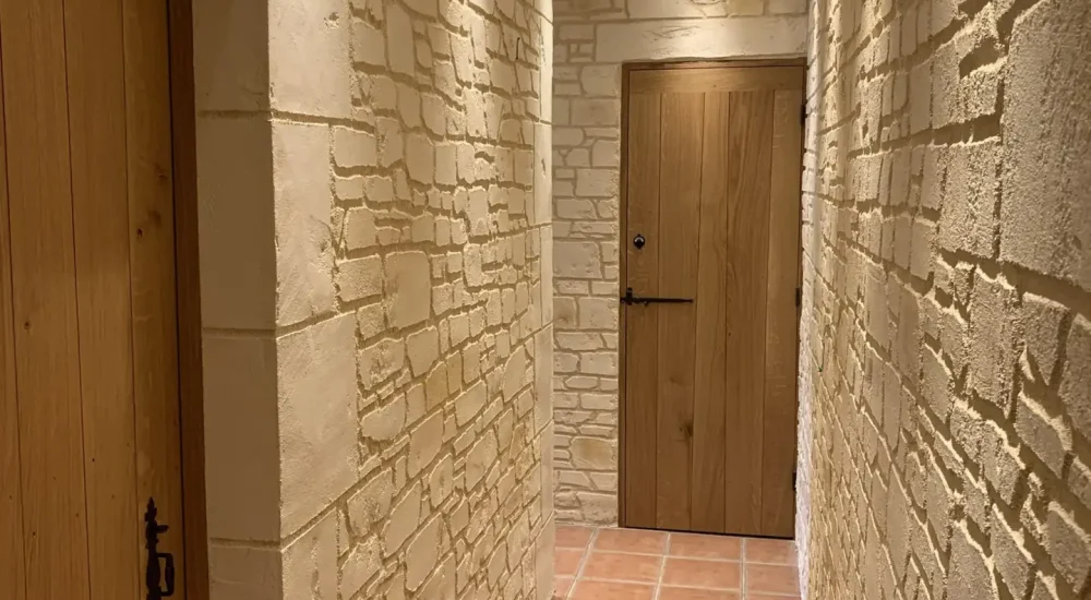 L&rsquo;enduit à la chaux est-il adapté aux pièces humides ?